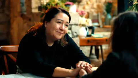 La madre de Ipek Hermanas