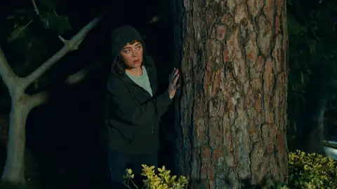 Cemre se cuela en su casa para dejar un dibujo a su hija, revelando así que aún vive Cemre se cuela en su casa para dejar un dibujo a su hija, revelando así que aún vive