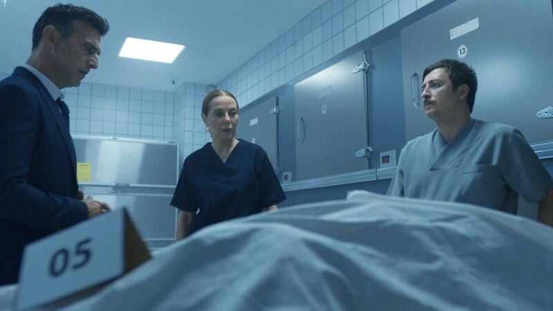 El plan de Ozan surte efecto: Çelebi cree que Cemre ha fallecido en el incendio