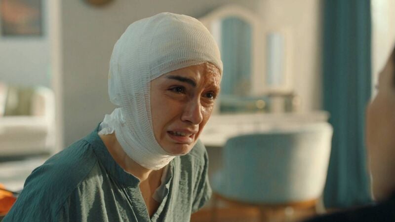 Çicek le desvela a Tomris lo que realmente sucedió con Iskender cuando comenzó el fuego