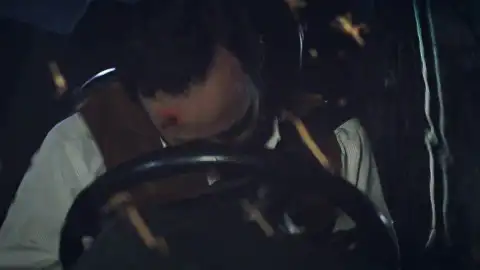 Metin sufre un grave accidente de tráfico al manipular Hazim los frenos de su coche Metin sufre un grave accidente de tráfico al manipular Hazim los frenos de su coche