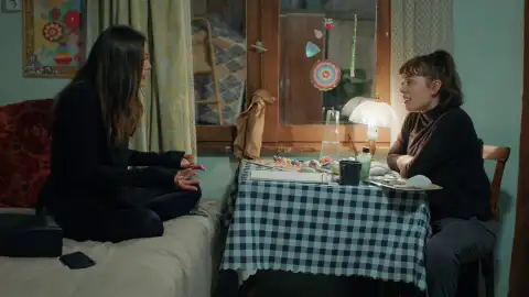 Rüya no entiende por qué Ömer no le declara su amor Rüya no entiende por qué Ömer no le declara su amor