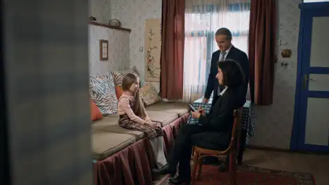 Los trabajadores sociales hablan con Günes Los trabajadores sociales hablan con Günes