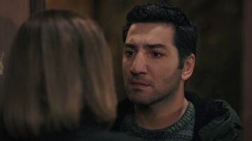 Ozan confiesa a Cemre su amor por ella 