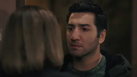 Ozan confiesa a Cemre su amor por ella Ozan confiesa a Cemre su amor por ella