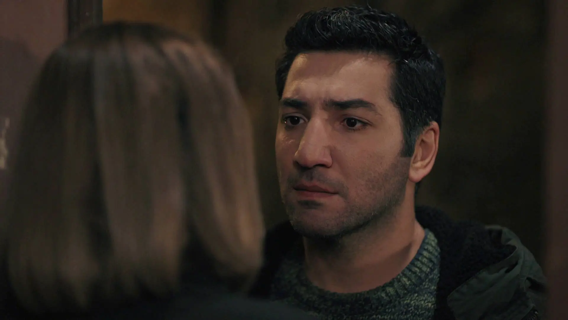 Ozan confiesa a Cemre su amor por ella Ozan confiesa a Cemre su amor por ella