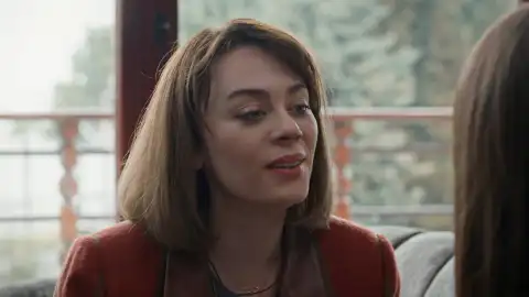 Cemre cuenta su plan a Rüya para librarse de su esposo Cemre cuenta su plan a Rüya para librarse de su esposo