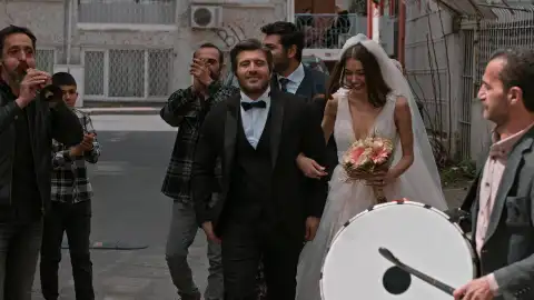 Ömer y Rüya se casan En llamas
