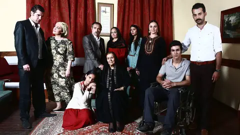 Azad, primo de Berfin, dueño de un secreto que él mismo desconoce Azad, primo de Berfin, dueño de un secreto que él mismo desconoce