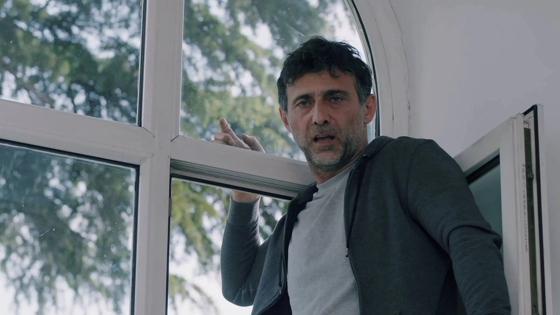 Çelebi se tira al vacío desde la ventana del sanatorio donde está internado Çelebi se tira al vacío desde la ventana del sanatorio donde está internado