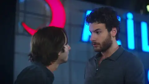 Ömer frente a Kerem Melek