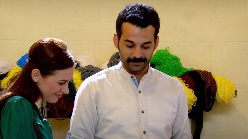 Así es el reencuentro de Melek y Azad tras años sin verse