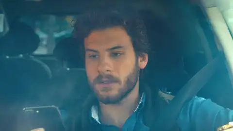 Ömer no puede hablar con Defne Melek