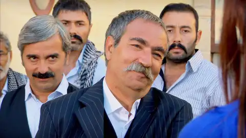 Las artimañas de los kirman y Kara para casar a Zehra y Ali Las artimañas de los kirman y Kara para casar a Zehra y Ali