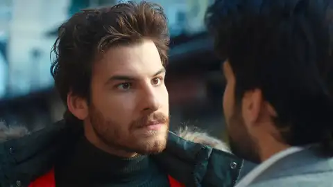 Ömer enfadado Melek