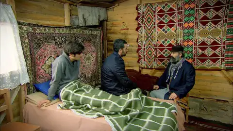 Azad cara a cara con su padre Cemal Azad cara a cara con su padre Cemal