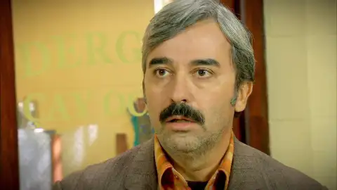 Melek y Azad no pararán hasta demostrar que Zehra es no es hija de los Kara Melek y Azad no pararán hasta demostrar que Zehra es no es hija de los Kara