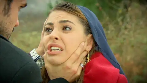 Celal ataca a Melek por celos y Devra rompe su compromiso con ella Celal ataca a Melek por celos y Devra rompe su compromiso con ella