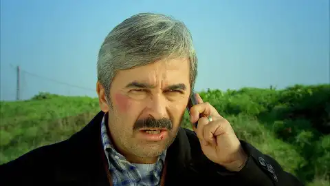 Rashit intenta salvar la vida de Zehra y proteger a Elif y Ferman Rashit intenta salvar la vida de Zehra y proteger a Elif y Ferman