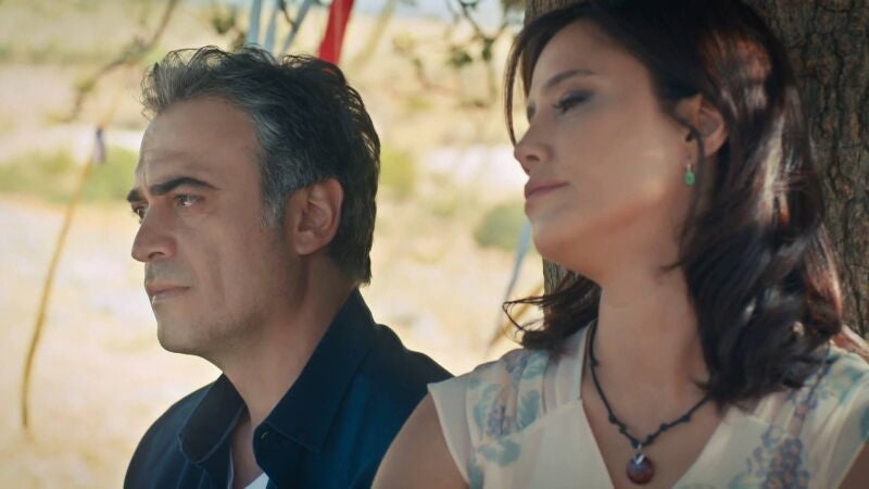 Melek y Halil reflexionan sobre las consecuencias de la grave enfermedad de la hija de Seyit Alí