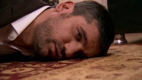 Devre arriega su vida para proteger a Melek Devre arriega su vida para proteger a Melek