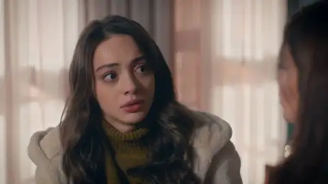 Defne está dispuesta a luchar por Ömer pese a la intención de la matriarca Sirham por separarlos Defne está dispuesta a luchar por Ömer pese a la intención de la matriarca Sirham por separarlos
