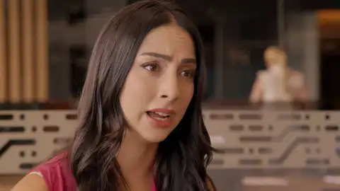 Rebeca traiciona a su hermana Sofía y la deja en mal lugar ante Alejandro a cambio de una vida llena de lujos Rebeca traiciona a su hermana Sofía y la deja en mal lugar ante Alejandro a cambio de una vida llena de lujos