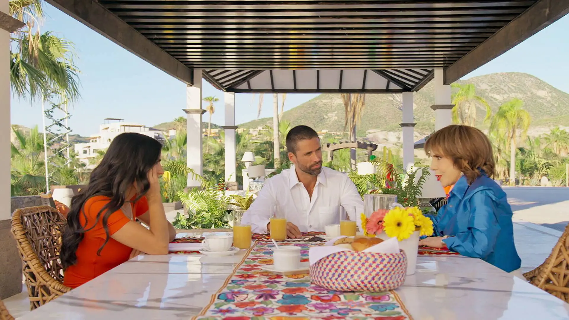 Lucía se reconcilia con Sofía Lucía se reconcilia con Sofía