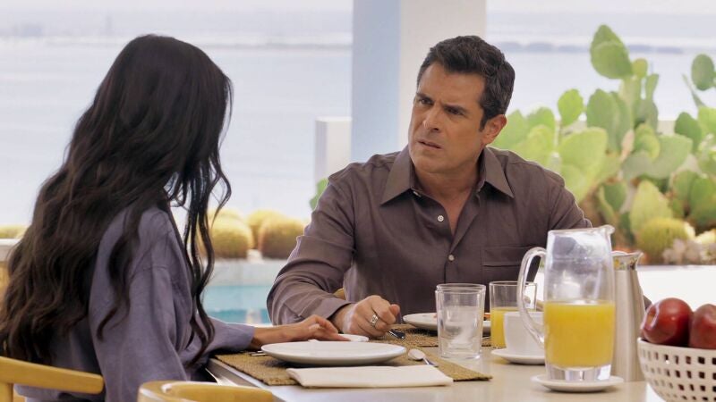 Miguel se convierte en el gran apoyo de Sofía tras ser expulsada de la mansión por Alejandro 