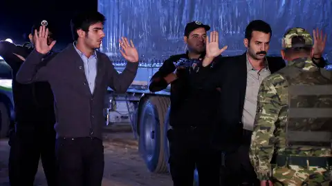 Rescatan a Zehra de la mansión, pero todo se complica cuando Devra le tiende una trampa a su primo Azad Rescatan a Zehra de la mansión, pero todo se complica cuando Devra le tiende una trampa a su primo Azad