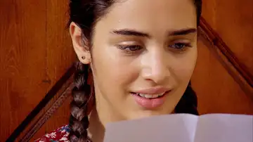 Zehra lee la carta de su madre donde le explica que van a ir a liberarla 