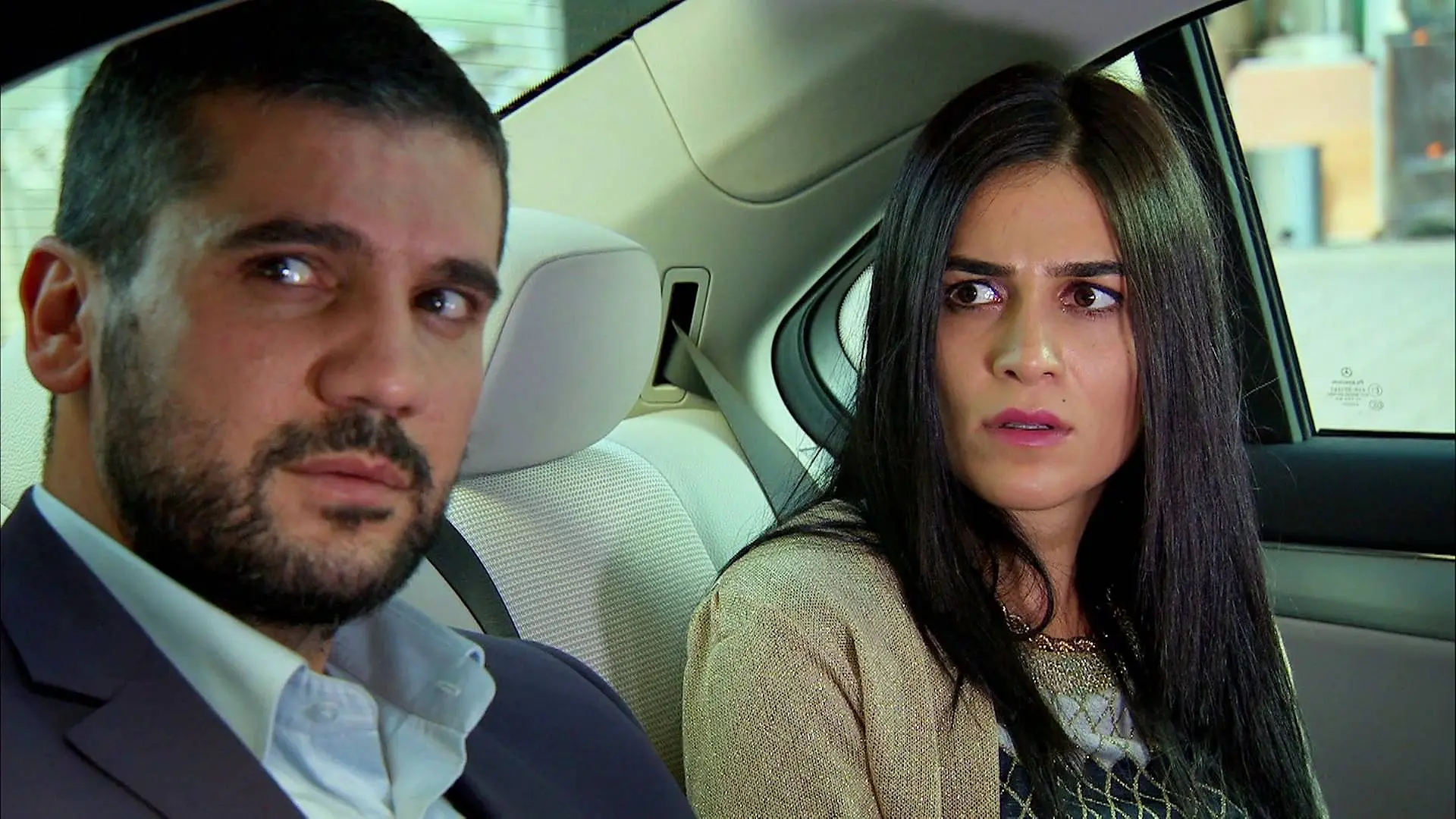 Devra pide el divorcio a Leyla 