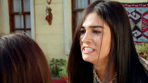 Leyla arremete contra Melek al pedirle Devra el divorcio Leyla arremete contra Melek al pedirle Devra el divorcio