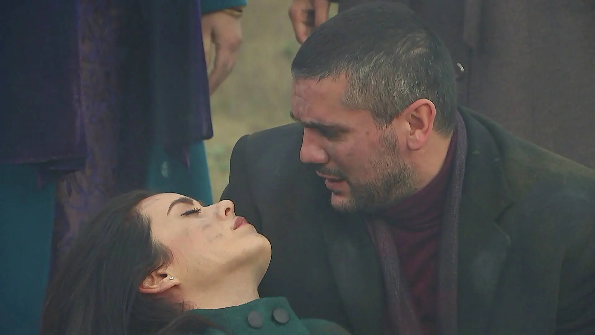 Devra salva la vida a Melek: "No puedes morirte aquí" Devra salva la vida a Melek: "No puedes morirte aquí"