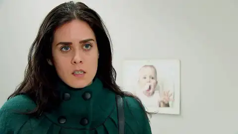 Melek desea que Zehra interrumpa el embarazo que amenaza su vida, pero los Kirman se oponen Melek desea que Zehra interrumpa el embarazo que amenaza su vida, pero los Kirman se oponen