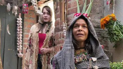 Elisa recurre a una hechicera para encontrar a sus hijos Elisa recurre a una hechicera para encontrar a sus hijos