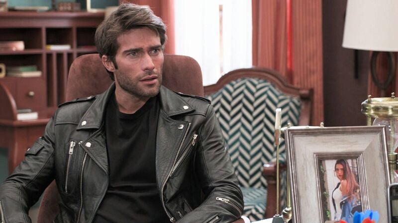 Damián desobedece a Augusto y apuesta por su relación con Doménica... ¡Ruiz Montalvo se vengará de él!