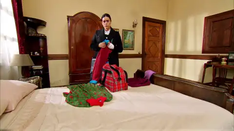 Melek piensa en la promesa que ha hecho a su hija Zehra Melek piensa en la promesa que ha hecho a su hija Zehra