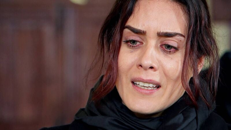 Melek arremete duramente contra los Kirman a los que culpa de la muerte de su hija Zehra 