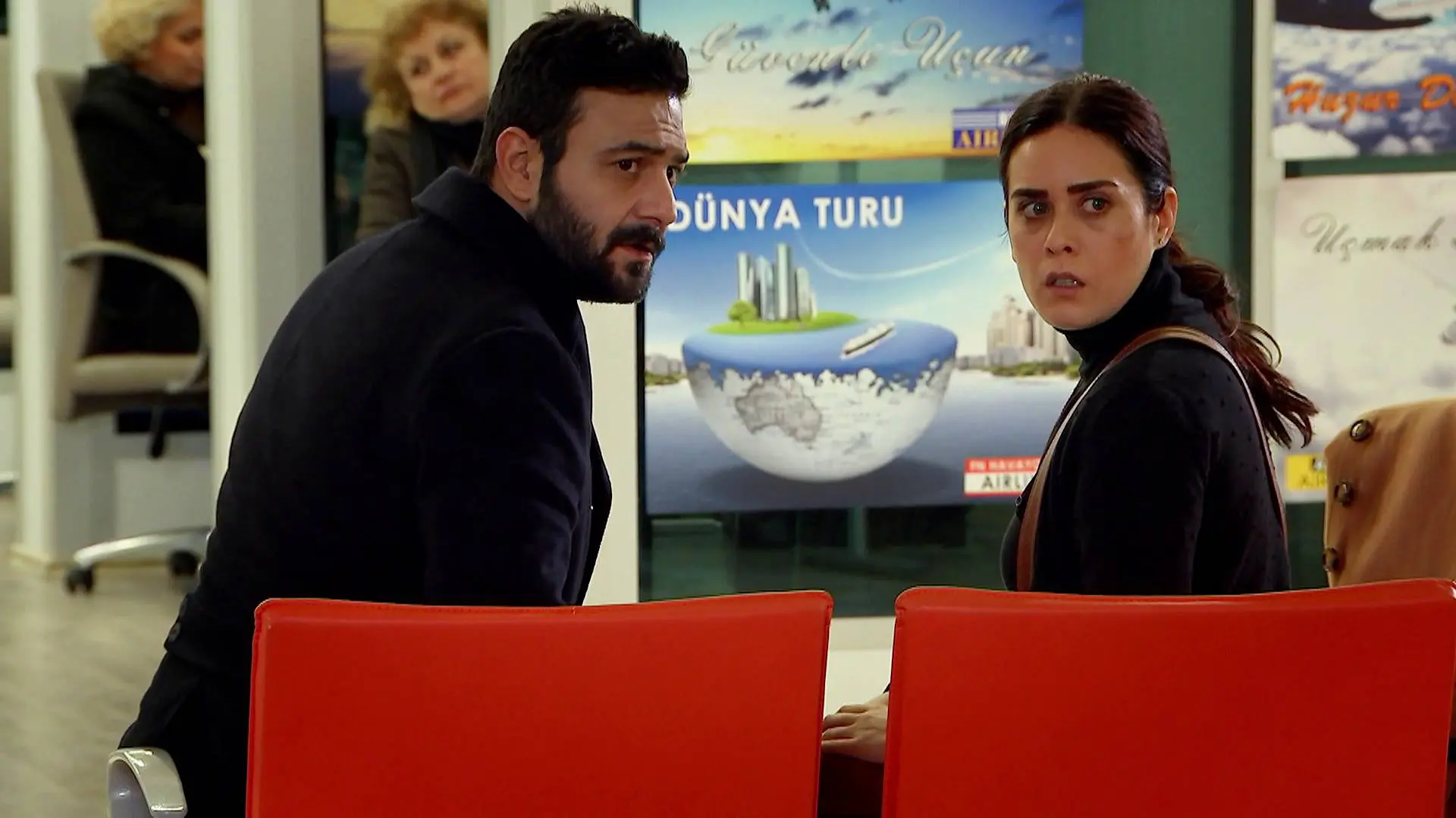 Azad le comunica a Melek que Zehra no ha muerto: así reacciona al descubrir que su hija está viva Azad le comunica a Melek que Zehra no ha muerto: así reacciona al descubrir que su hija está viva