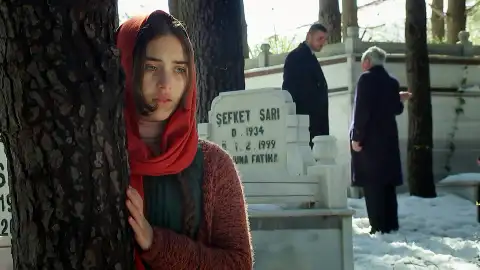 Zehra, a punto de ser descubierta por Devra Zehra, a punto de ser descubierta por Devra