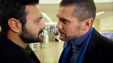 Devra pierde los papeles al ver a Azad en el aeropuerto con Melek Devra pierde los papeles al ver a Azad en el aeropuerto con Melek