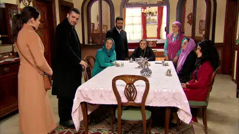 Azad comunica a los Kirman su compromiso con Havin Azad comunica a los Kirman su compromiso con Havin