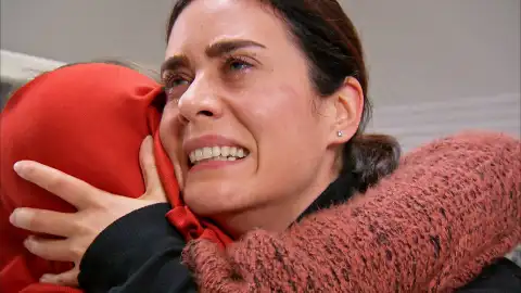 El esperado reencuentro de Zehra y Melek y el compromiso ficticio de Azad y Havin El esperado reencuentro de Zehra y Melek y el compromiso ficticio de Azad y Havin