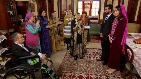 Azad y Havin celebran su compromiso con los Kirman Azad y Havin celebran su compromiso con los Kirman