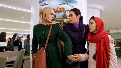 Melek y Zehra no se dejan atrapar por Devra 