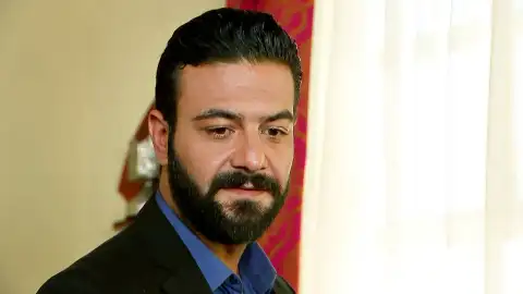 Azad comunica a su abuela Nujin que Devra no es un Kirman Azad comunica a su abuela Nujin que Devra no es un Kirman