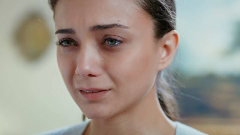 Gülru se siente como en una prisión en la mansión de los Sipahi 