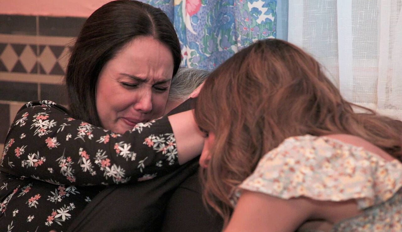 Conchita fallece repentinamente en los brazos de su hija Guadalupe y su nieta Mari Luz