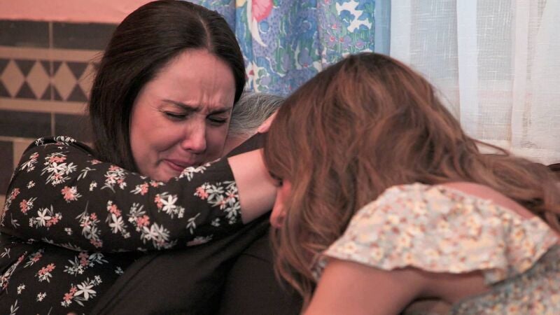 Conchita fallece repentinamente en los brazos de su hija Guadalupe y su nieta Mari Luz